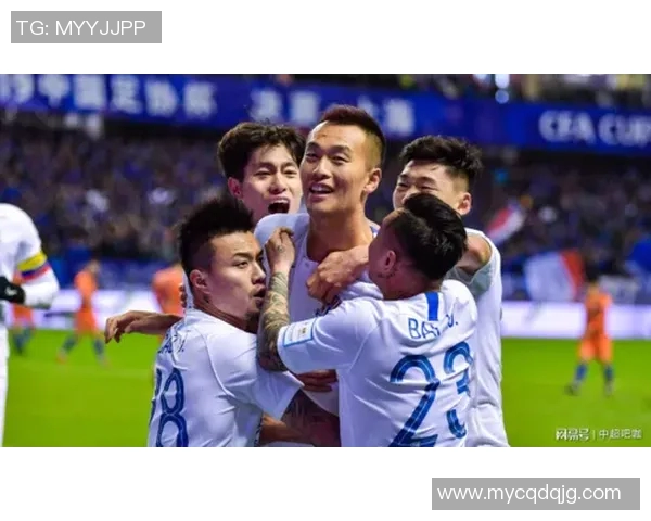 广州恒大与上海绿地申花激战正酣谁能在中超赛场上笑到最后